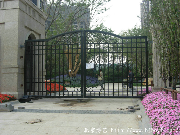經(jīng)典項(xiàng)目之K2·海棠灣 鐵藝大門項(xiàng)目